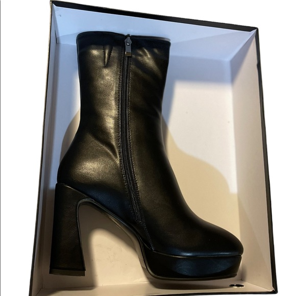 AZALEA WANG BAD GIRLS ONLY CHUNKY BOOTIE BLACK VEGAN LEATHER PLATFORM HEEL BOOTS - Picture 9 of 9